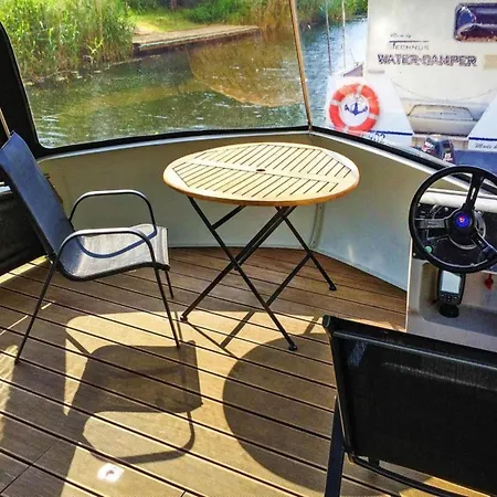 Hausboot Auf Der Peene, Demmin, Cleaning Included Ботель